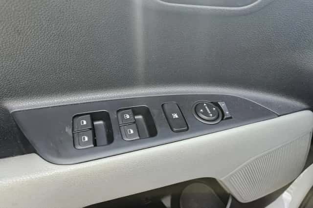 Kia Stonic (2020) thumbnail 14