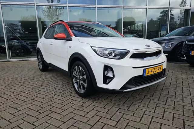 Kia Stonic (2020) thumbnail 3