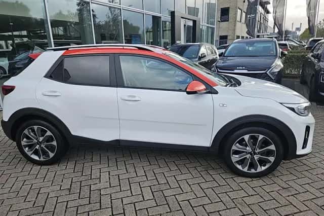 Kia Stonic (2020) thumbnail 4
