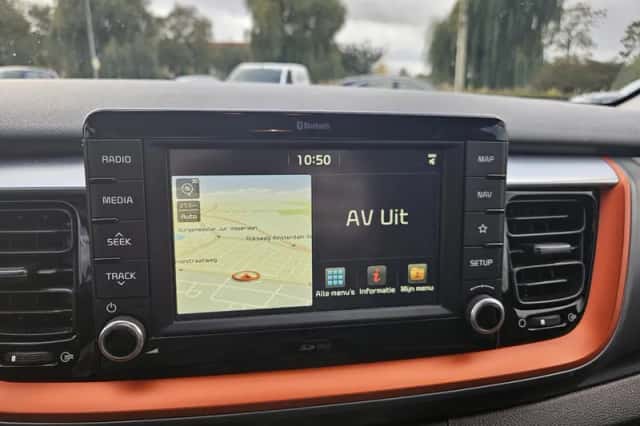 Kia Stonic (2020) thumbnail 10