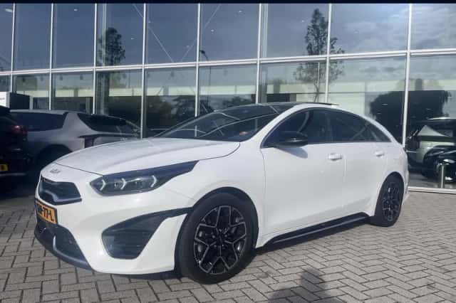Kia Proceed (2024) thumbnail 1