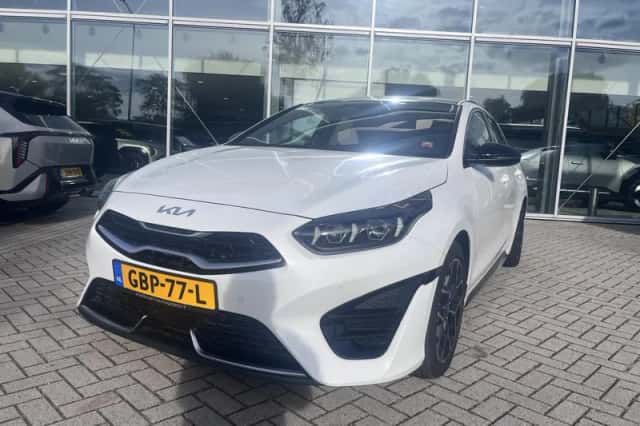 Kia Proceed (2024) thumbnail 4