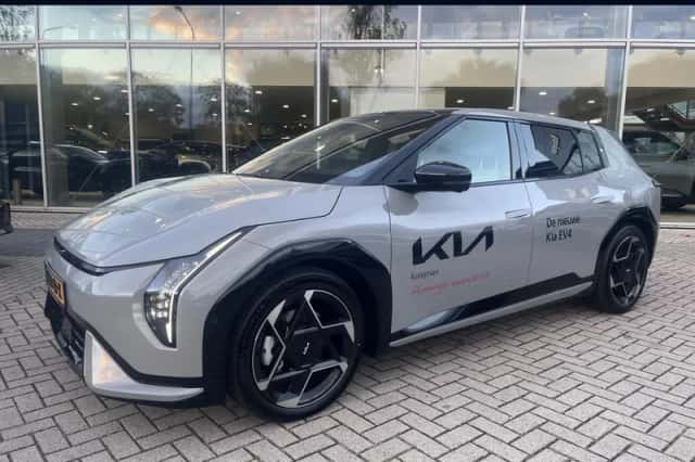 Kia EV4 (2025) thumbnail 1