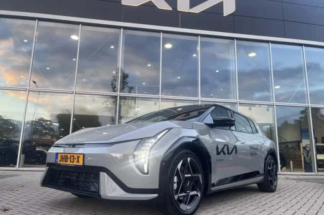 Kia EV4 (2025) thumbnail 2