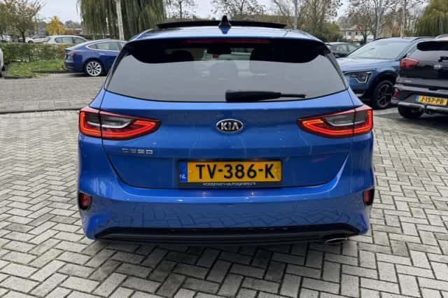 Kia Ceed (2018) thumbnail 3