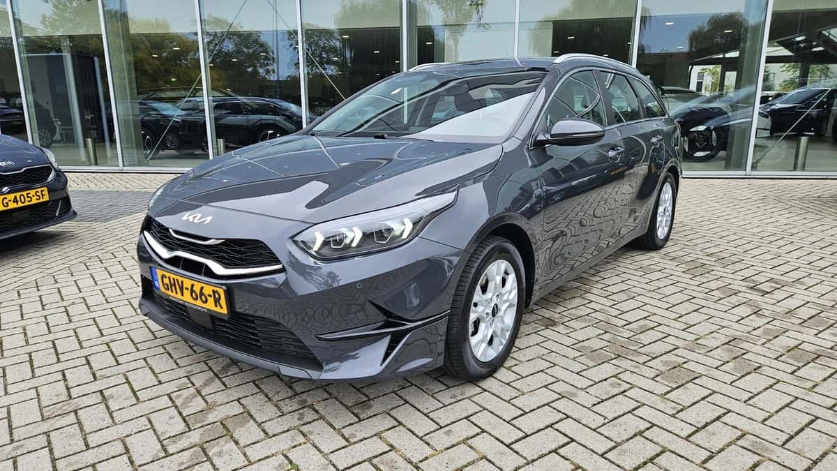 Kia Ceed Sportswagon (2024) — foto 1