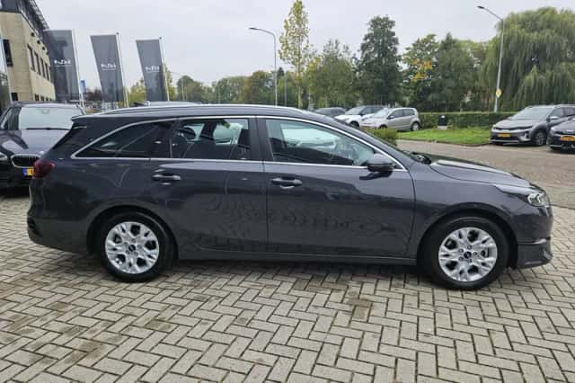 Kia Ceed Sportswagon (2024) thumbnail 3