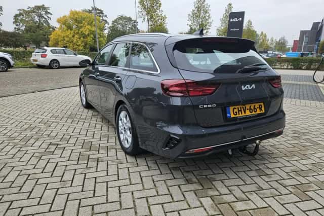Kia Ceed Sportswagon (2024) thumbnail 5
