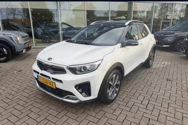 Kia Stonic (2021) thumbnail 1