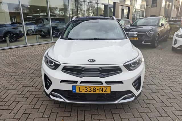Kia Stonic (2021) thumbnail 2