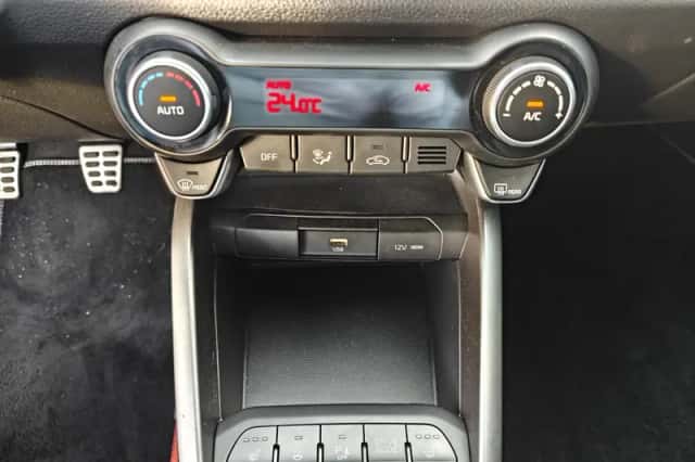 Kia Stonic (2021) thumbnail 11