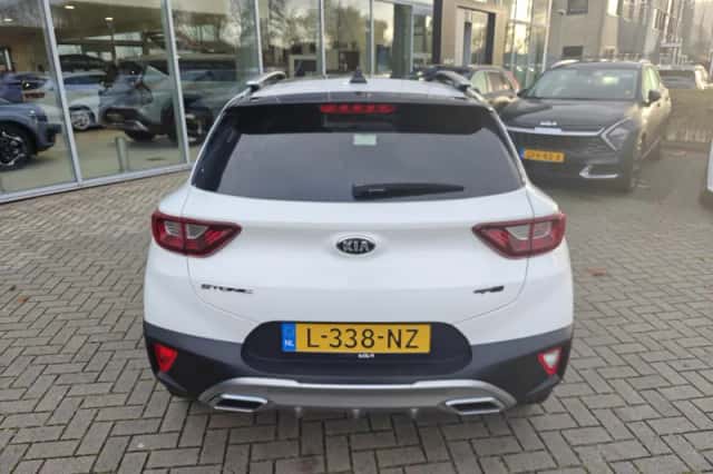 Kia Stonic (2021) thumbnail 3