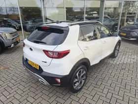 Kia Stonic (2021) thumbnail 3