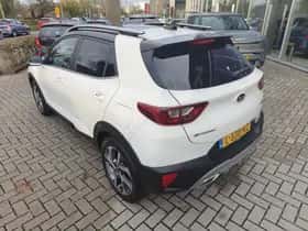 Kia Stonic (2021) thumbnail 5
