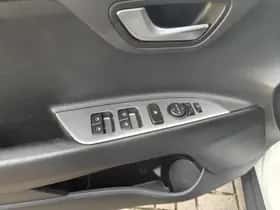 Kia Stonic (2021) thumbnail 8