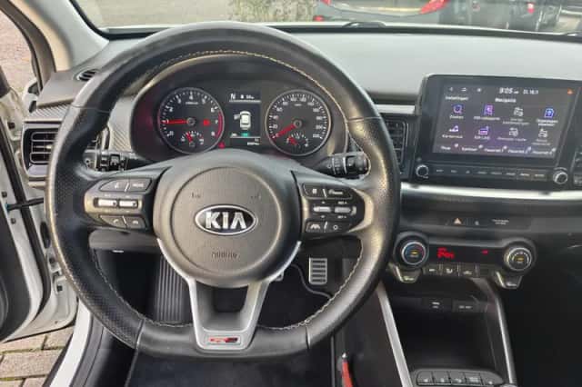 Kia Stonic (2021) thumbnail 9