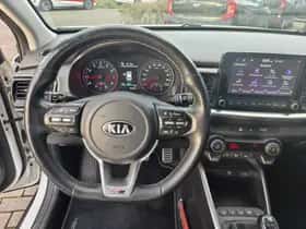 Kia Stonic (2021) thumbnail 9