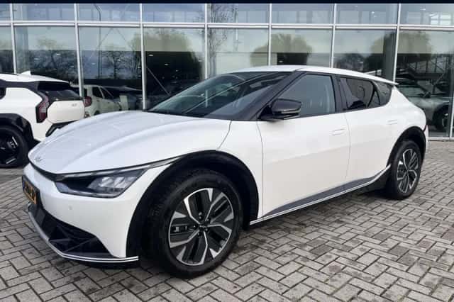 Kia EV6 (2024) thumbnail 1