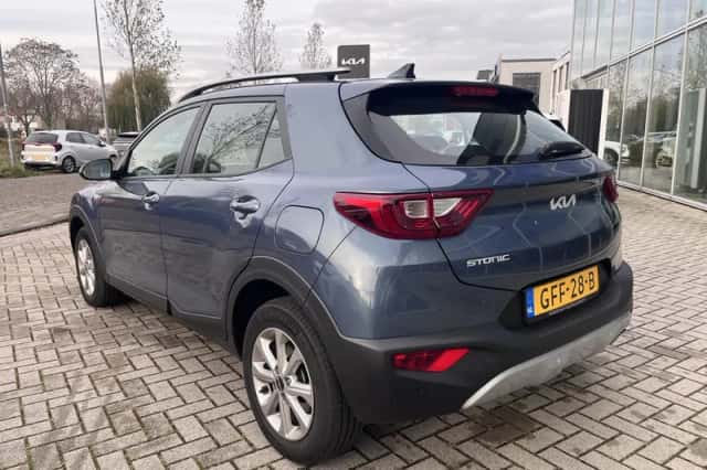 Kia Stonic (2024) thumbnail 3