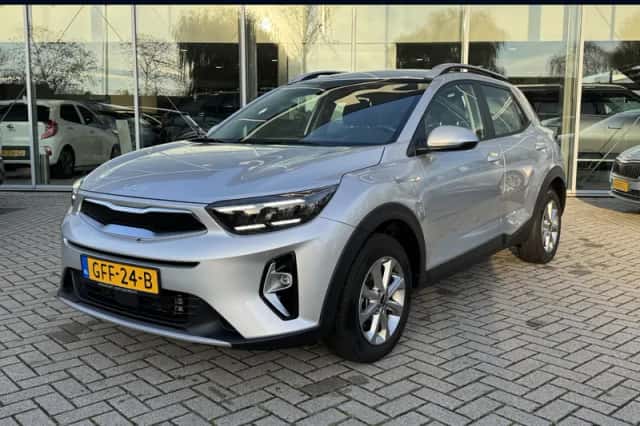 Kia Stonic (2024) thumbnail 1