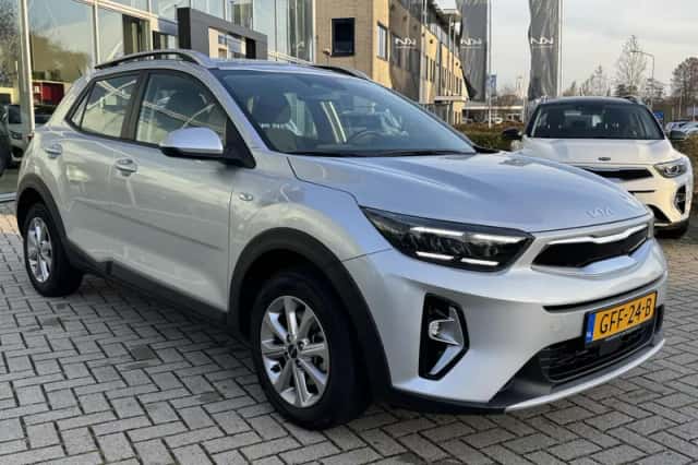 Kia Stonic (2024) thumbnail 3