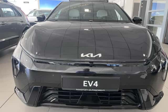 Kia EV4 (2026) thumbnail 2