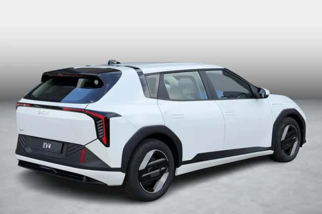 Kia EV4 (2026) thumbnail 2