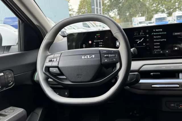 Kia EV4 (2026) thumbnail 3