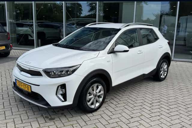 Kia Stonic (2024) thumbnail 1