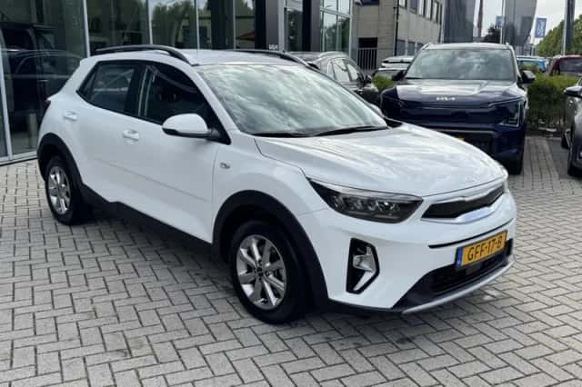 Kia Stonic (2024) thumbnail 2