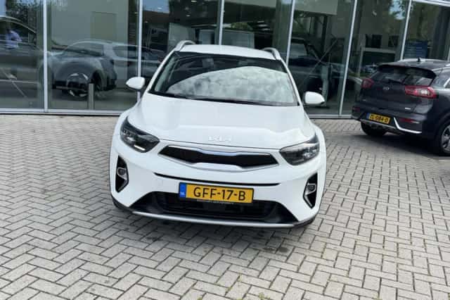 Kia Stonic (2024) thumbnail 3
