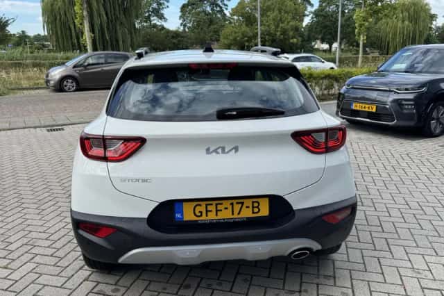 Kia Stonic (2024) thumbnail 6
