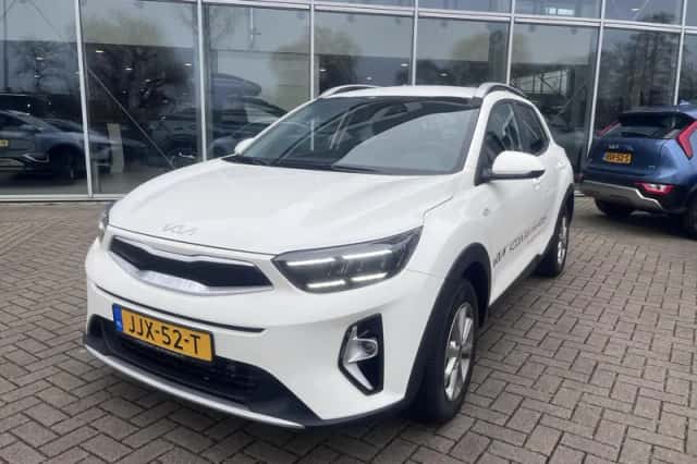 Kia Stonic (2025) thumbnail 3