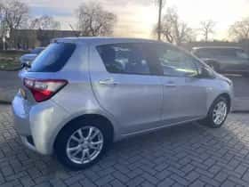Toyota Yaris (2018) thumbnail 2