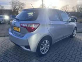 Toyota Yaris (2018) thumbnail 3
