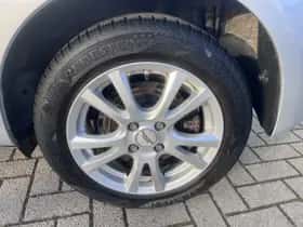 Toyota Yaris (2018) thumbnail 5