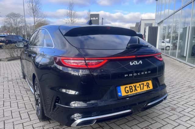Kia Proceed (2024) thumbnail 4