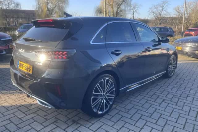 Kia Ceed (2025) thumbnail 2
