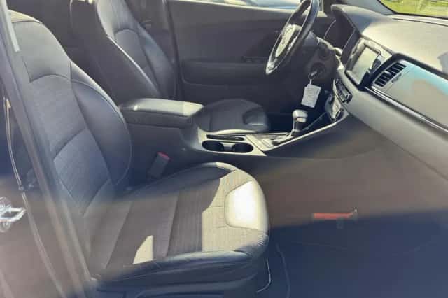 Kia Niro (2017) thumbnail 11