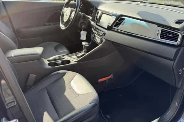 Kia Niro (2017) thumbnail 12