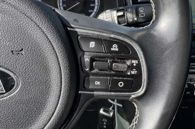 Kia Niro (2017) thumbnail 17