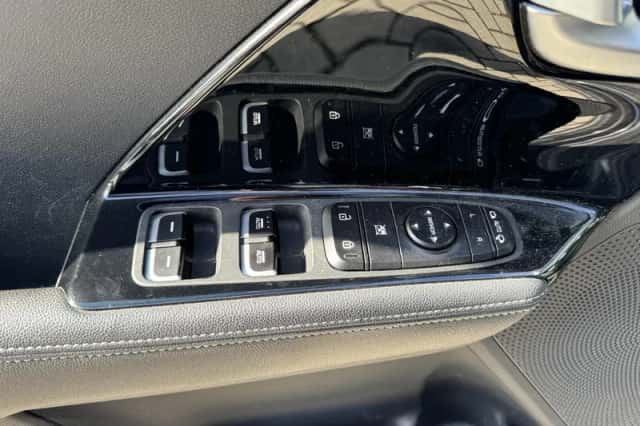 Kia Niro (2017) thumbnail 9
