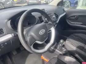 Kia Picanto (2013) thumbnail 2
