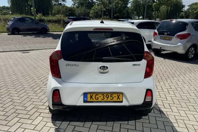 Kia Picanto (2016) thumbnail 5