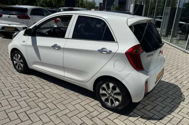 Kia Picanto (2016) thumbnail 6
