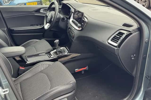 Kia Ceed Sportswagon (2024) thumbnail 8