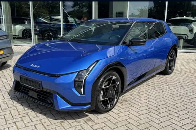 Kia EV4 (2026) thumbnail 1