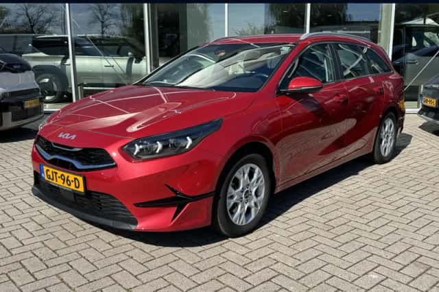 Kia Ceed Sportswagon (2024) thumbnail 1