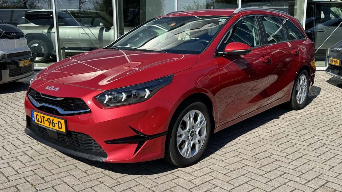 Kia Ceed Sportswagon (2024) — foto 1