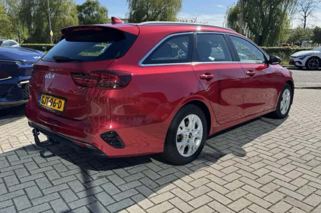 Kia Ceed Sportswagon (2024) thumbnail 5